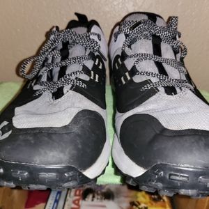 Men s Under Armour UA Syncline Edge Sneakers Size 10.5